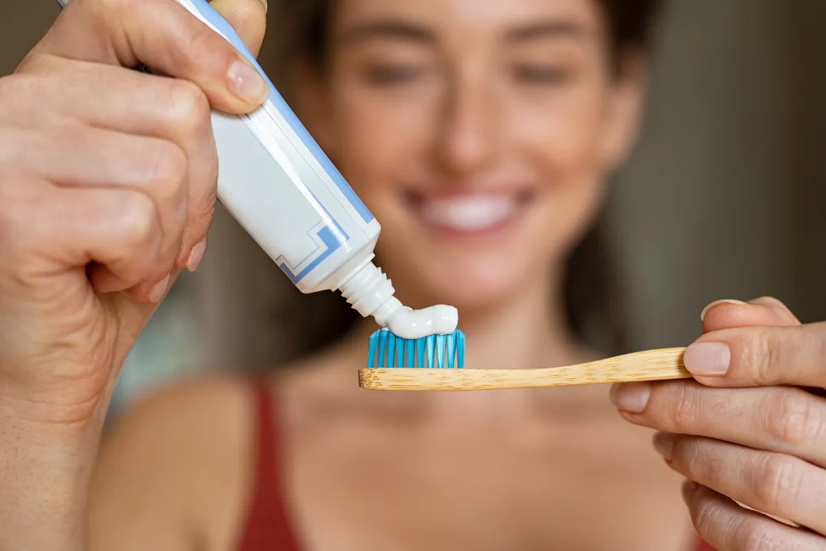 how to choose the right toothpaste for your teeth and gums